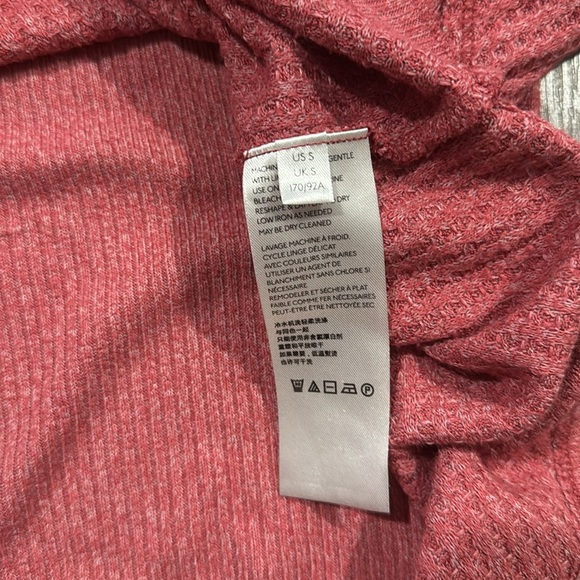 Free People Oversized Leo Henley Top in Rose Size S - Picture 6 of 6